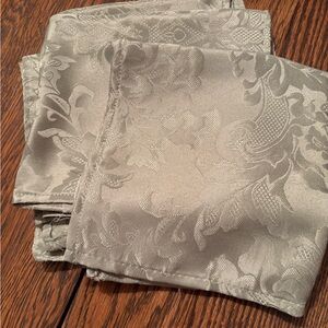 Elegant Floral Patterned Cloth Napkins